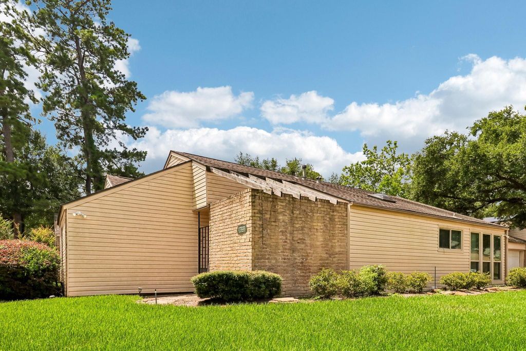 Photo of 17231 Meadow Butte Drive, Houston, TX 77090 (MLS # 40810656)