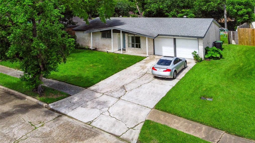Photo of 11930 Ashcroft Drive, Houston, TX 77035 (MLS # 40563258)