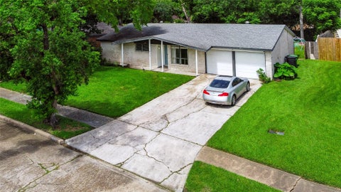 Photo of 11930 Ashcroft Drive, Houston, TX 77035 (MLS # 40563258)