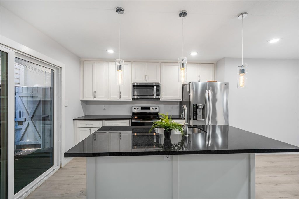 Photo of 1418 Vermont Street #1, Houston, TX 77006 (MLS # 40585704)