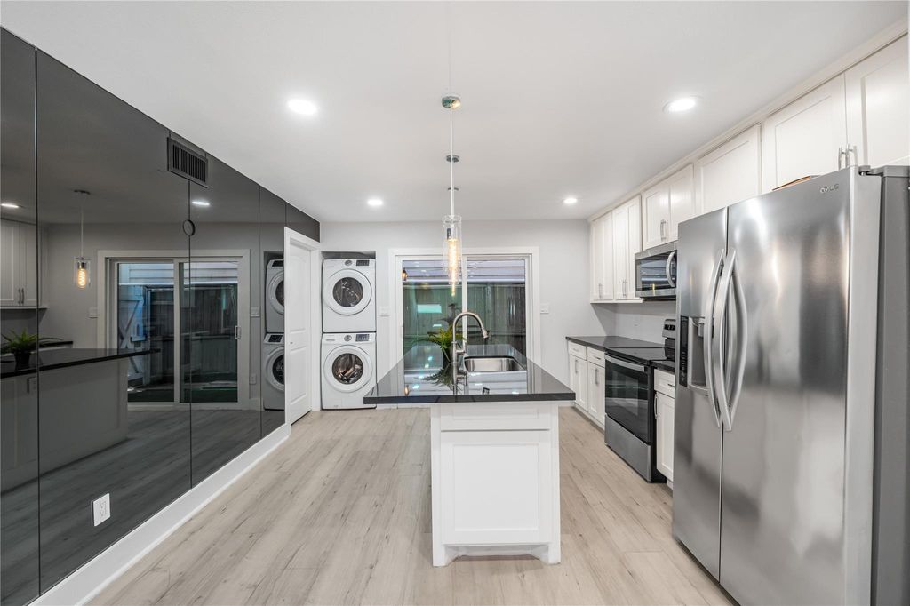 Photo of 1418 Vermont Street #1, Houston, TX 77006 (MLS # 40585704)