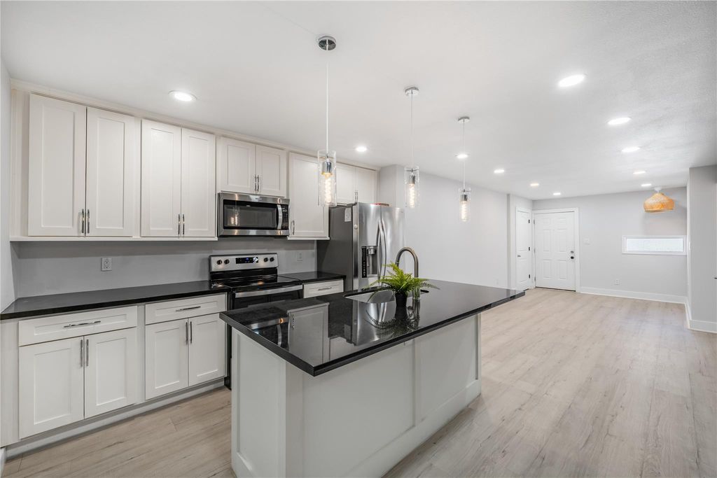 Photo of 1418 Vermont Street #1, Houston, TX 77006 (MLS # 40585704)