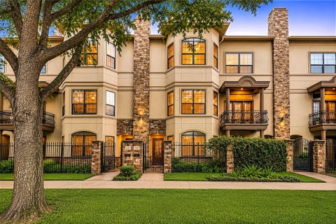 Photo of 2409 Commonwealth Street, Houston, TX 77006 (MLS # 57116450)