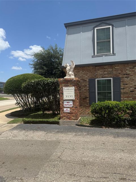 Photo of 3131 Southwest Freeway #46, Houston, TX 77098 (MLS # 23313157)