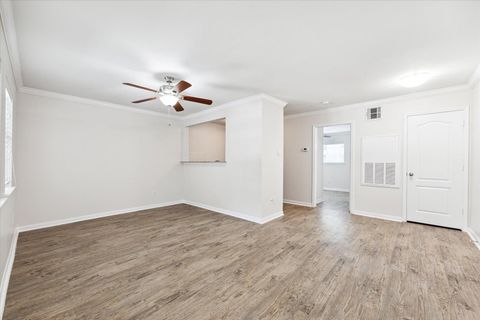 Photo of 427 W 16th Street #5, Houston, TX 77008 (MLS # 68901098)