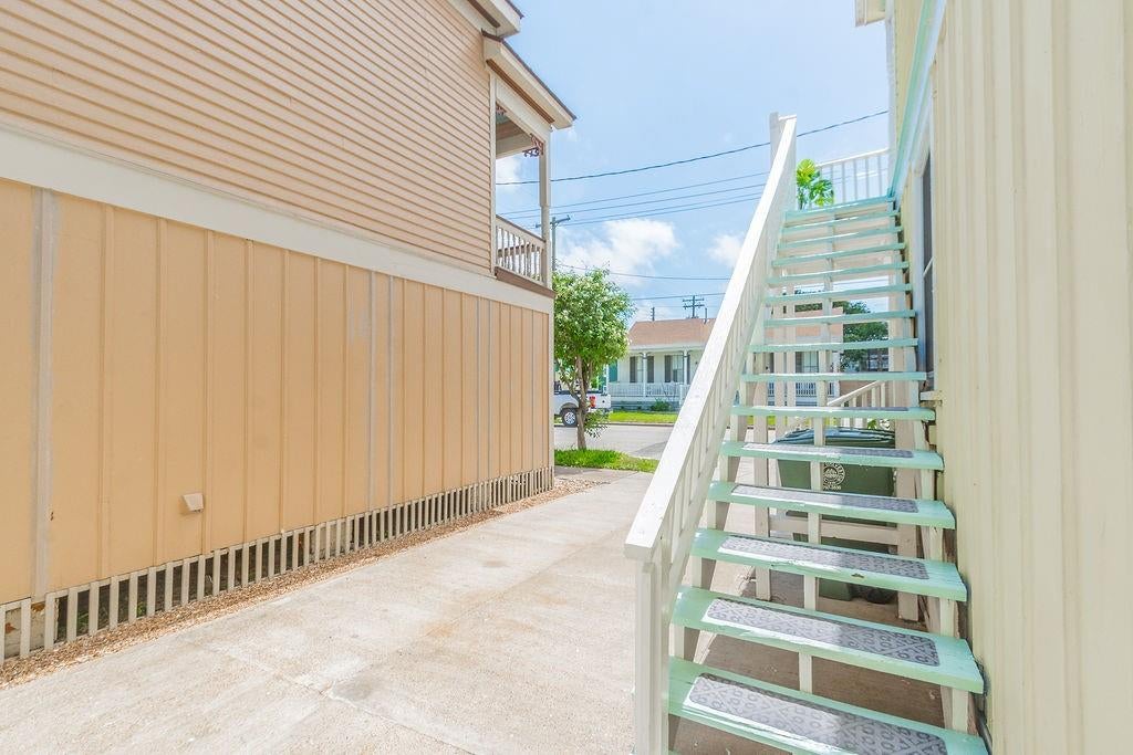 1406 Moody Avenue 2