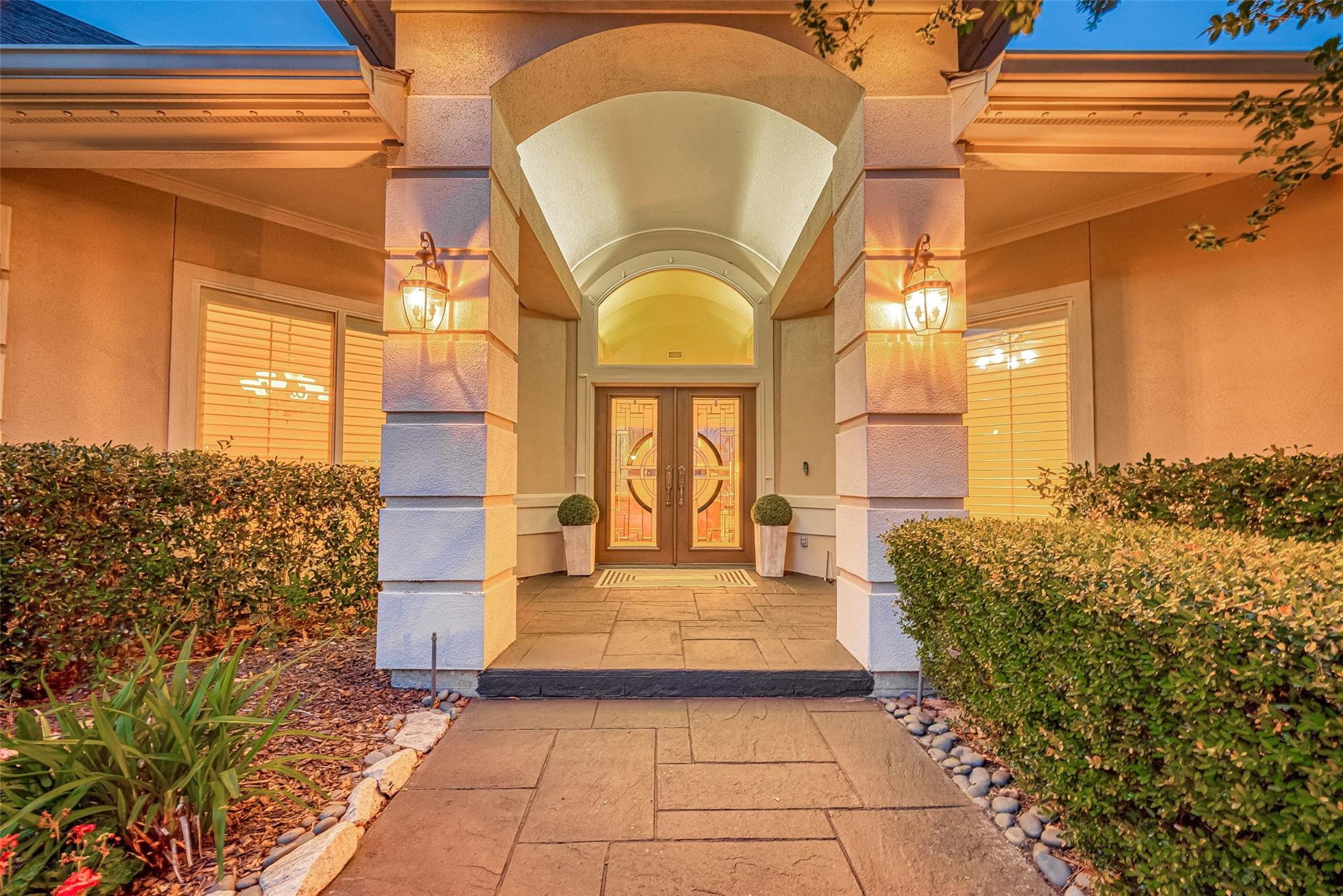 22 Stonegate Park Court