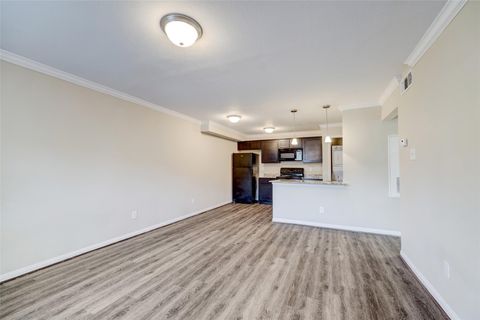 Photo of 1600 W T C Jester Boulevard #14, Houston, TX 77008 (MLS # 54386946)