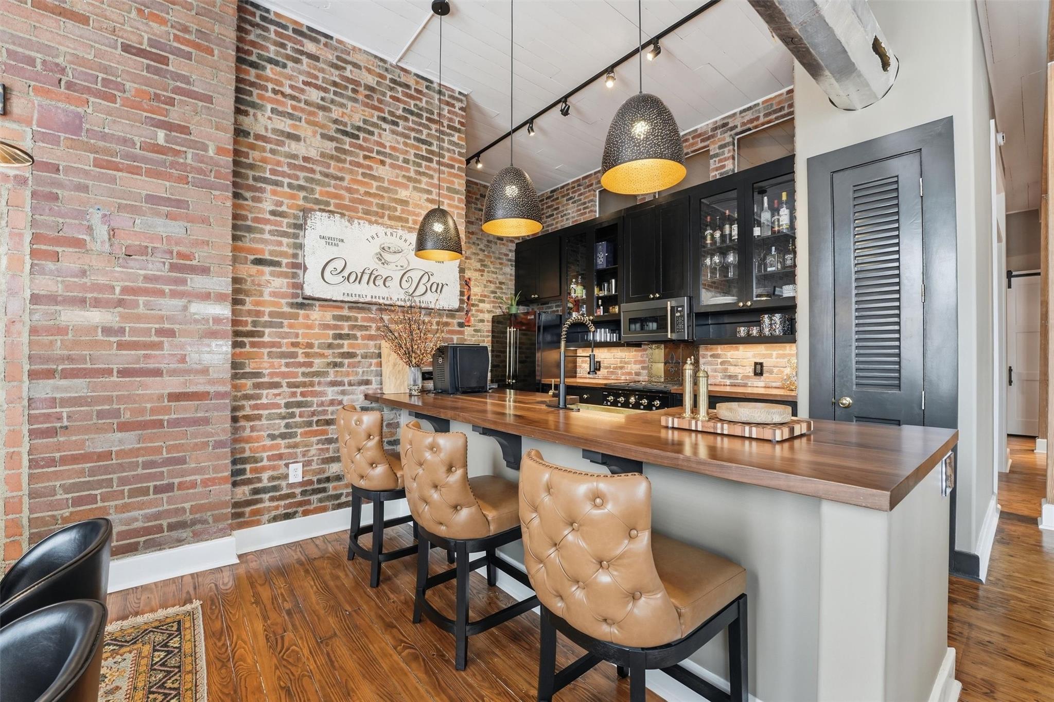 2318 Market Street 12
