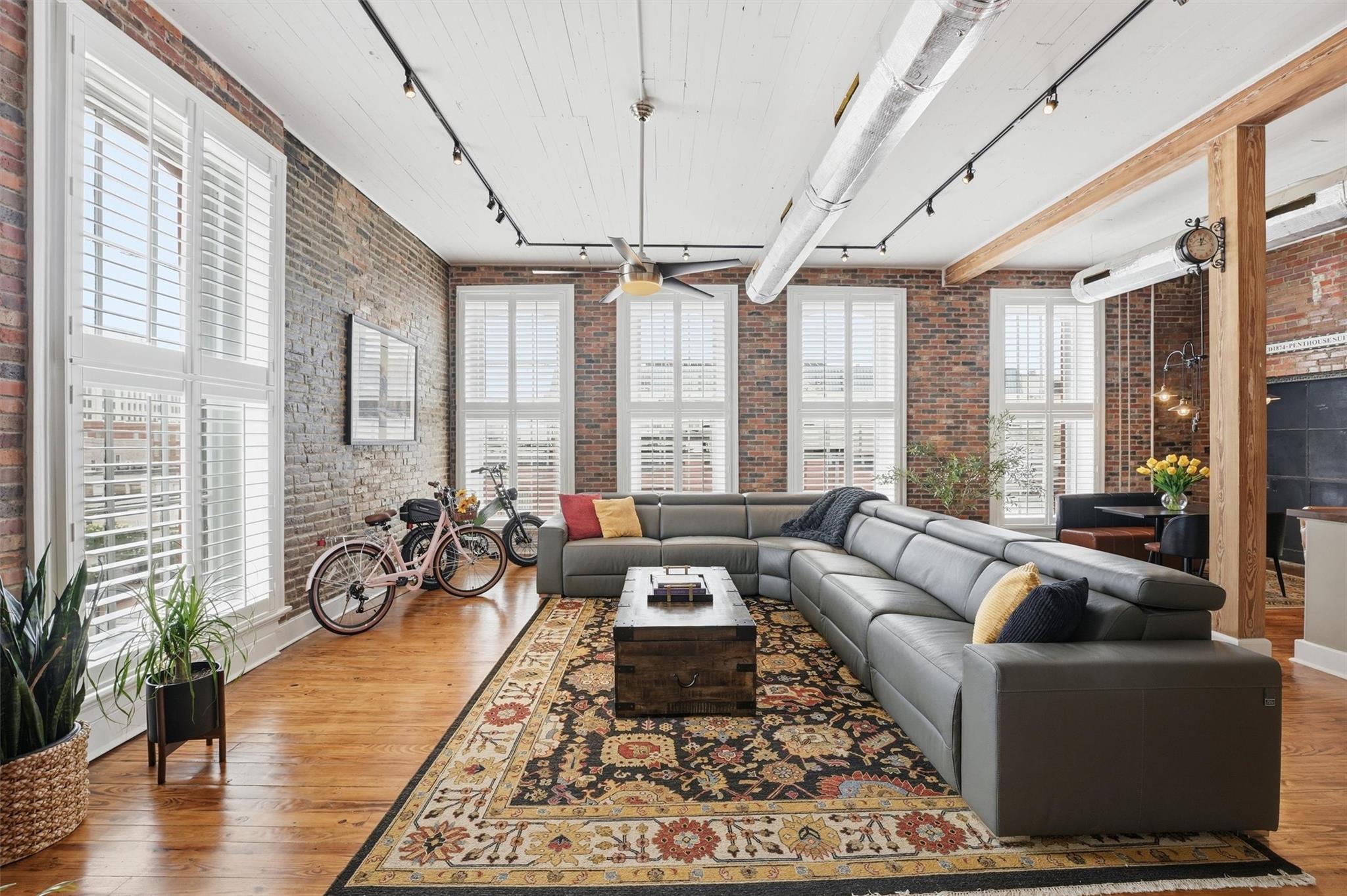 2318 Market Street 12