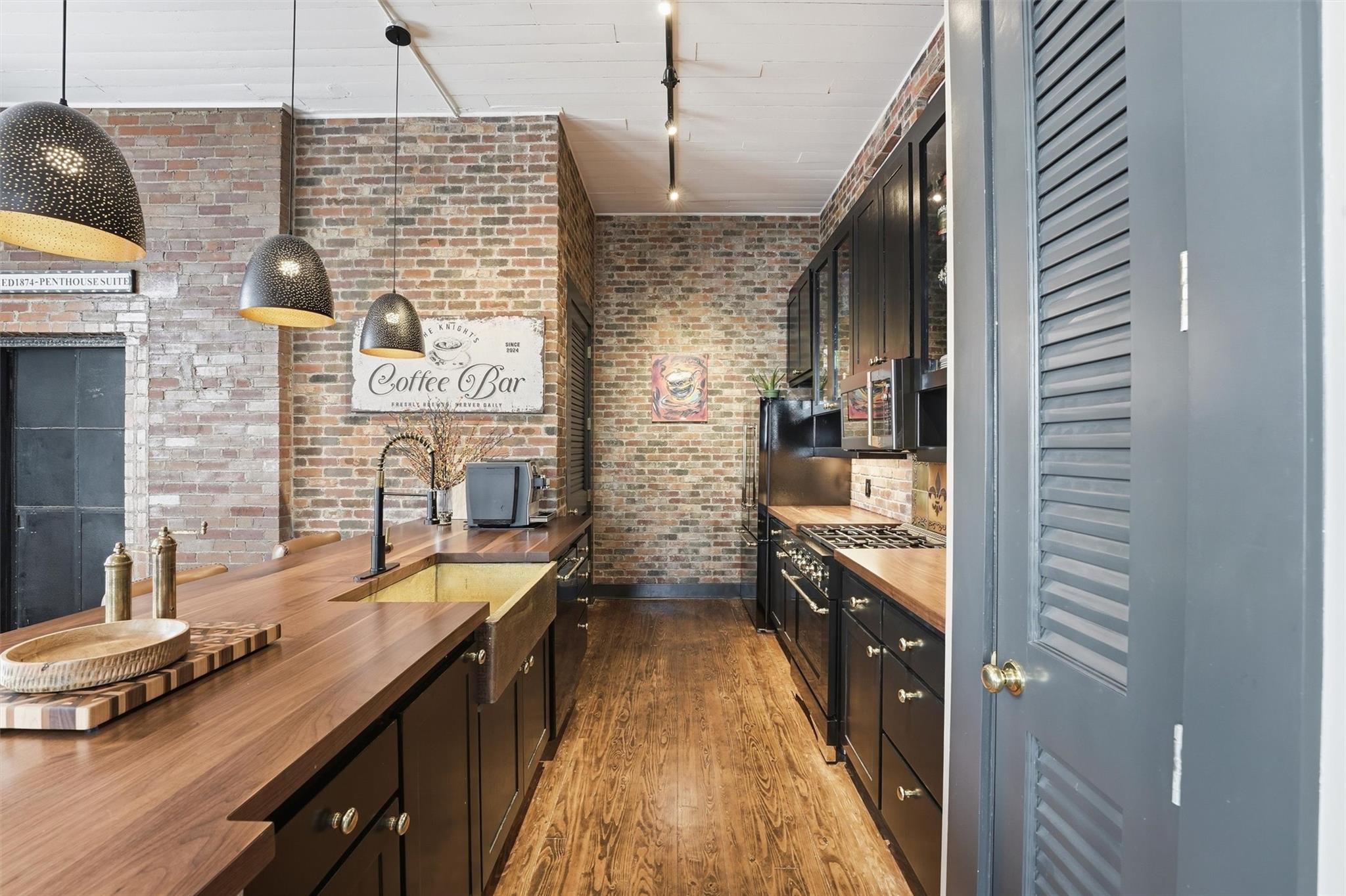 2318 Market Street 12