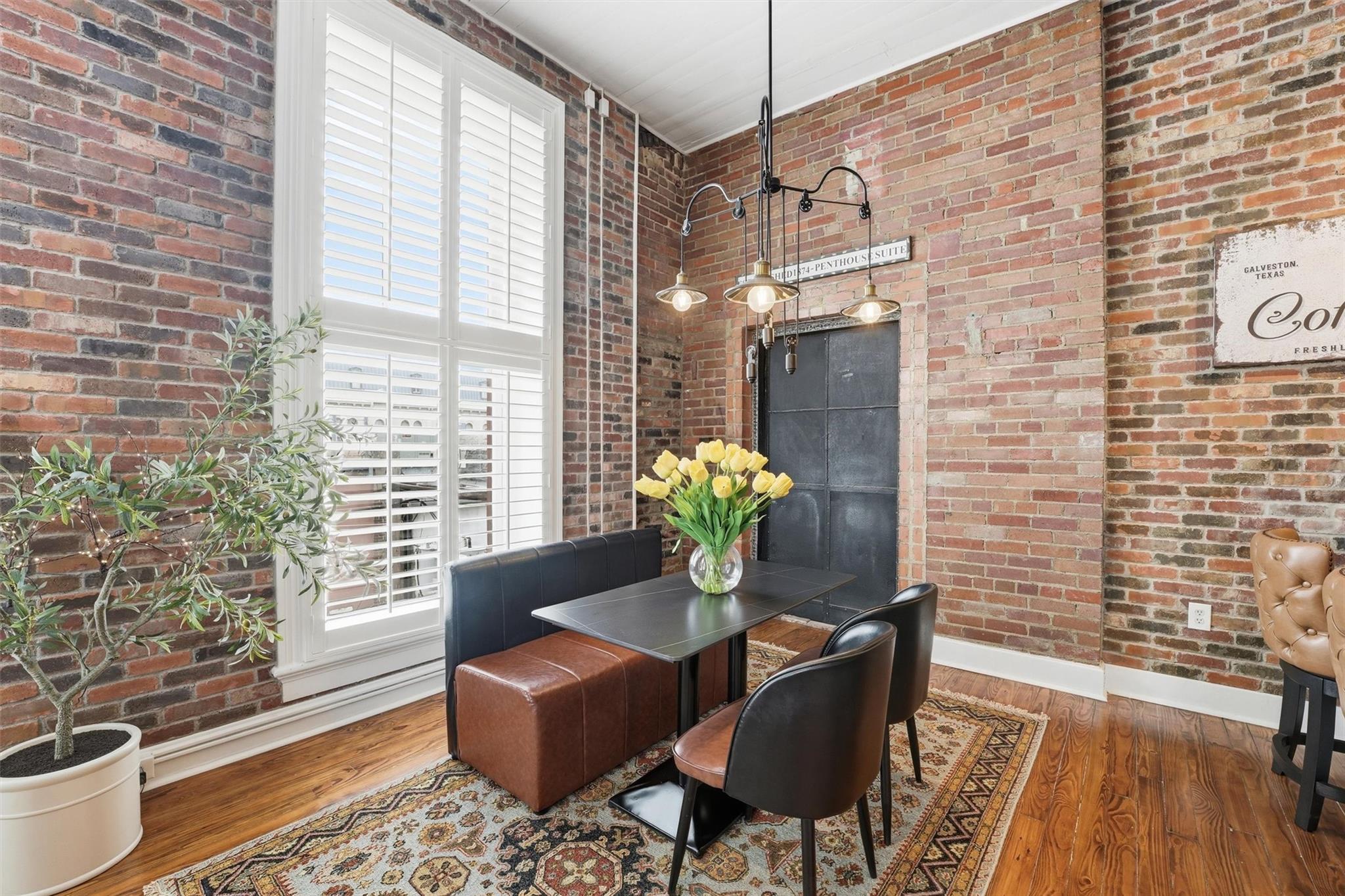 2318 Market Street 12