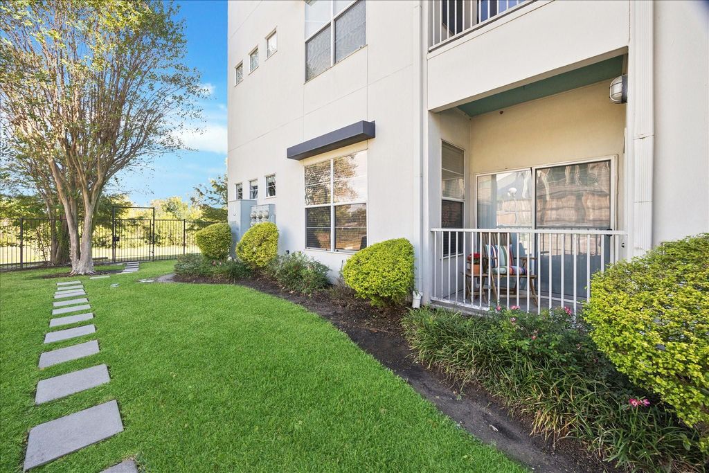 Photo of 1441 East Street #101, Houston, TX 77007 (MLS # 96584219)