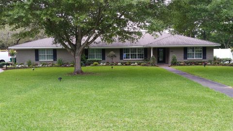 Photo of 2101 Meadow Lane, El Campo, TX 77437 (MLS # 23980102)