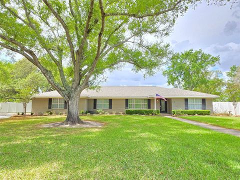 2101 Meadow Lane El Campo TX 77437