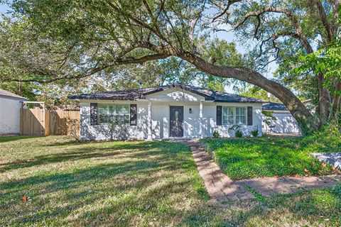 Photo of 9102 N Allegro Street, Houston, TX 77080 (MLS # 41747479)