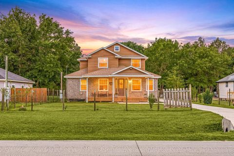 Photo of 664 County Road 3404, Cleveland, TX 77327 (MLS # 50986860)