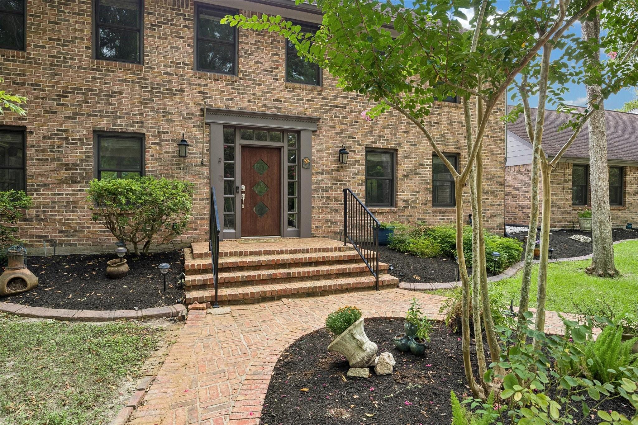 906 Quaker Bend Drive