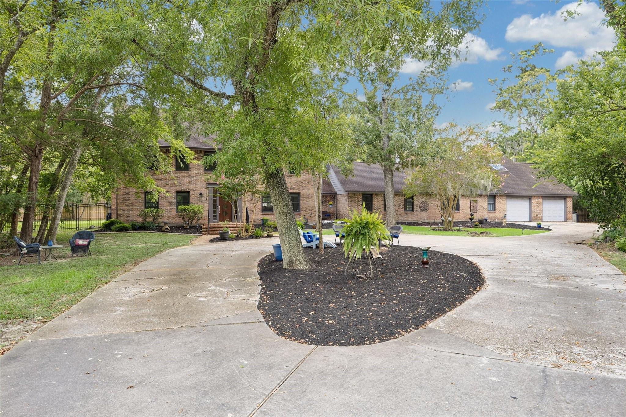 906 Quaker Bend Drive
