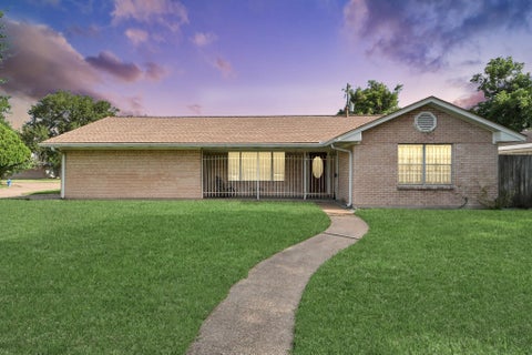 Photo of 138 W Wellington Street, Houston, TX 77076 (MLS # 2285499)