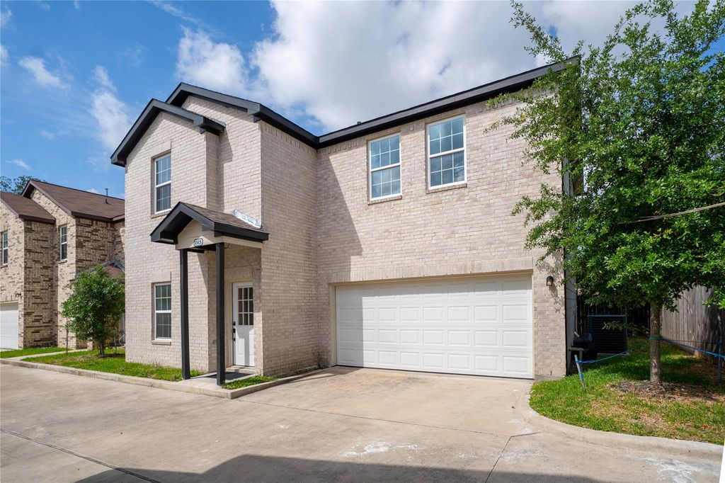 Photo of 1515 Fairbanks Street, Houston, TX 77009 (MLS # 11365392)