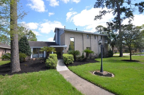 Photo of 2711 Williamsburg Drive, Dickinson, TX 77539 (MLS # 55156220)