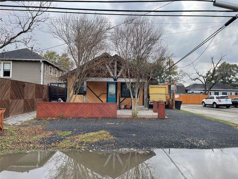 Photo of 1807 Lawrence Street, Houston, TX 77008 (MLS # 81161249)