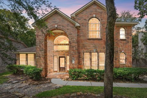 Photo of 122 N Westwinds Circle, The Woodlands, TX 77382 (MLS # 32997076)