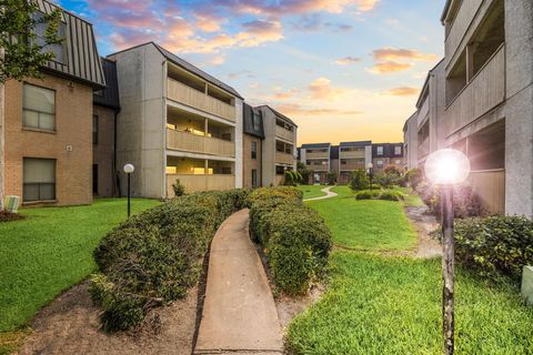 Photo of 8517 Hearth Drive #31, Houston, TX 77054 (MLS # 7690977)