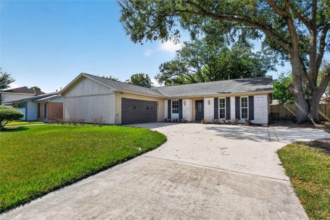 Photo of 3611 Plum Hollow Drive, Houston, TX 77059 (MLS # 36937567)