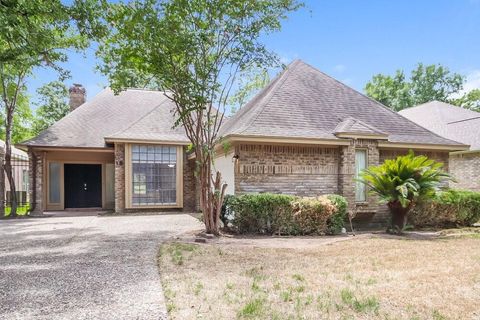 Photo of 18 Laguna Road, Montgomery, TX 77356 (MLS # 81199046)