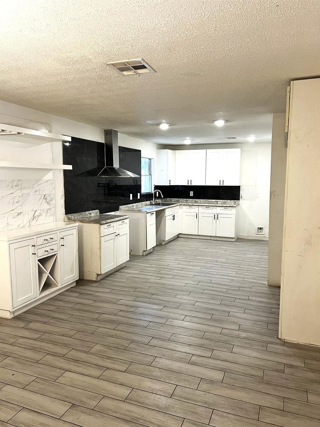 Photo of 807 Turney Drive, Houston, TX 77038 (MLS # 60393389)