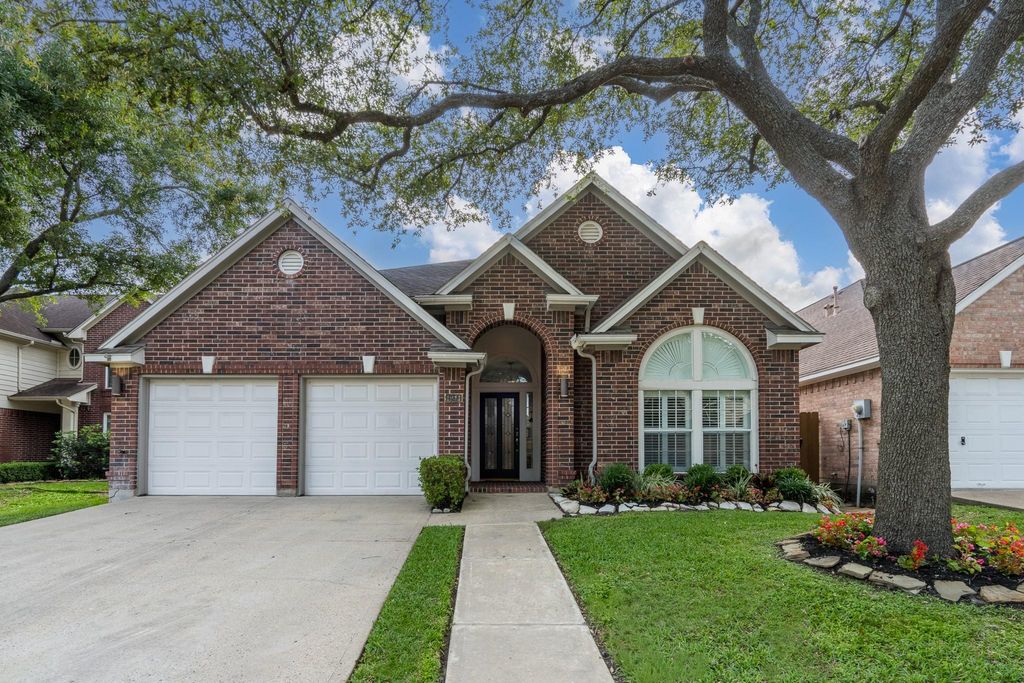 Photo of 1211 Campton Court, Houston, TX 77055 (MLS # 39951780)