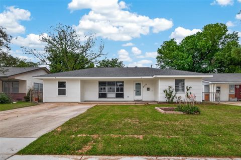 Photo of 226 W 4th Street, Deer Park, TX 77536 (MLS # 46179394)