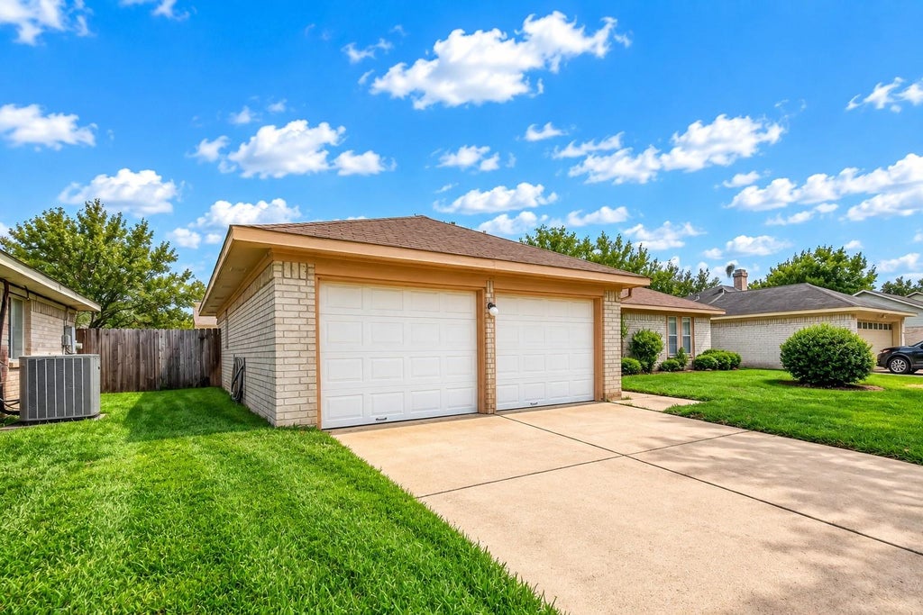 Photo of 17726 Autumn Trails Lane, Houston, TX 77084 (MLS # 22869377)
