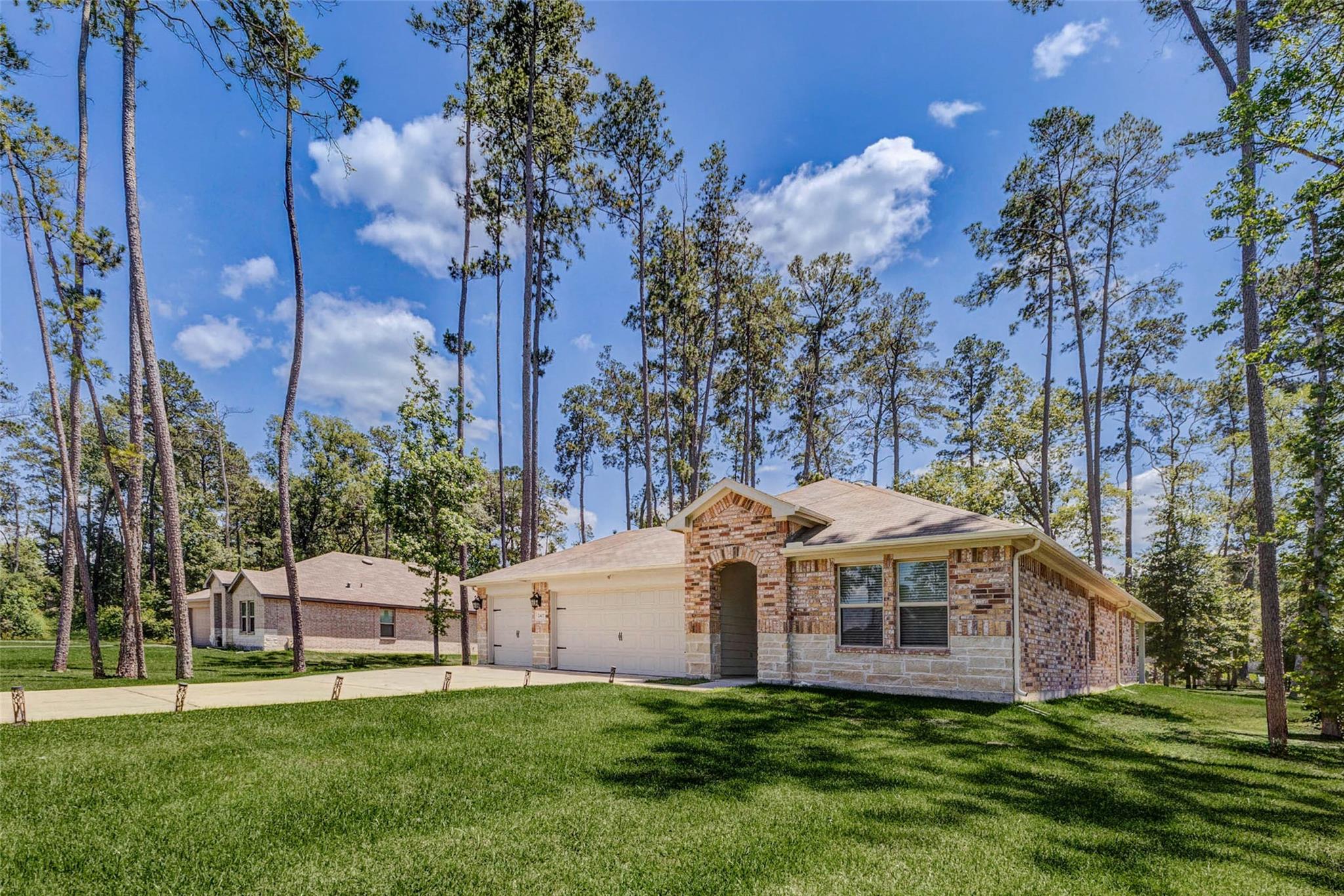 2407 S Colosseum Court