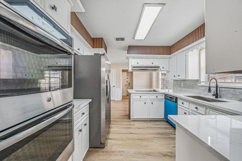 Tiny photo for 119 Laura Lane, Conroe, TX 77385 (MLS # 48951076)