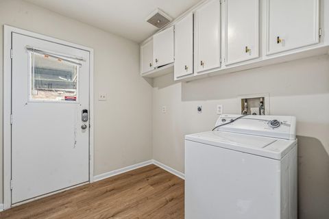 Tiny photo for 119 Laura Lane, Conroe, TX 77385 (MLS # 48951076)