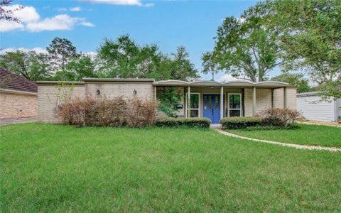 Photo of 5507 Braesvalley Drive, Houston, TX 77096 (MLS # 85008336)