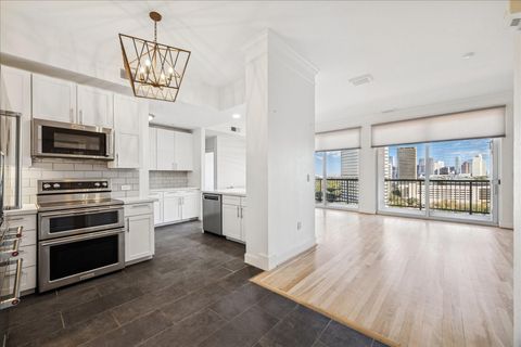 Photo of 3333 Allen Parkway #1408, Houston, TX 77019 (MLS # 24305915)