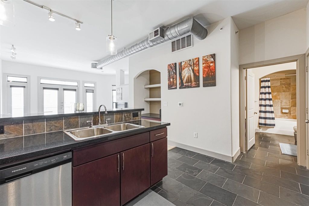 Photo of 1901 Post Oak Boulevard #3115, Houston, TX 77056 (MLS # 18717911)