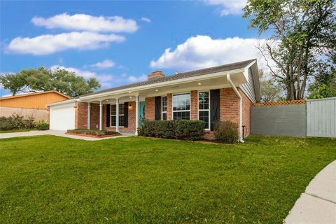 Photo of 7806 Edgemoor Drive, Houston, TX 77036 (MLS # 39493512)