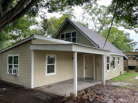 Photo of 4743 6th Street, Bacliff, TX 77518 (MLS # 22037789)