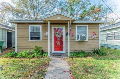 Photo of 4753 Mallow Street C ST, Houston, TX 77033 (MLS # 3797616)