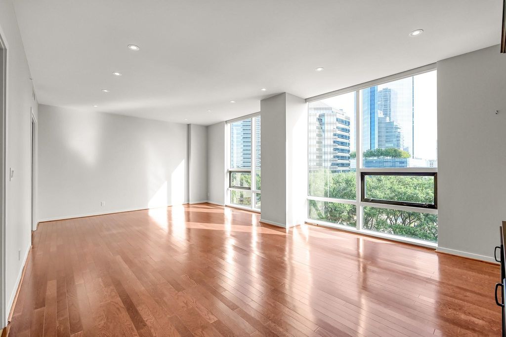 Photo of 5100 San Felipe Street #63, Houston, TX 77056 (MLS # 39495197)