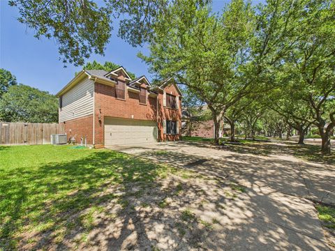 Photo of 2815 Village Dale Avenue, Houston, TX 77059 (MLS # 10792327)