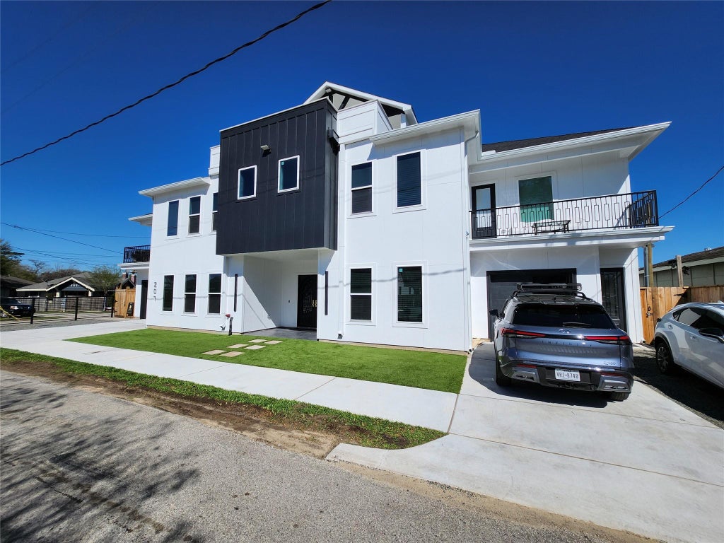 Photo of 207 Carl Street #B, Houston, TX 77009 (MLS # 2188825)