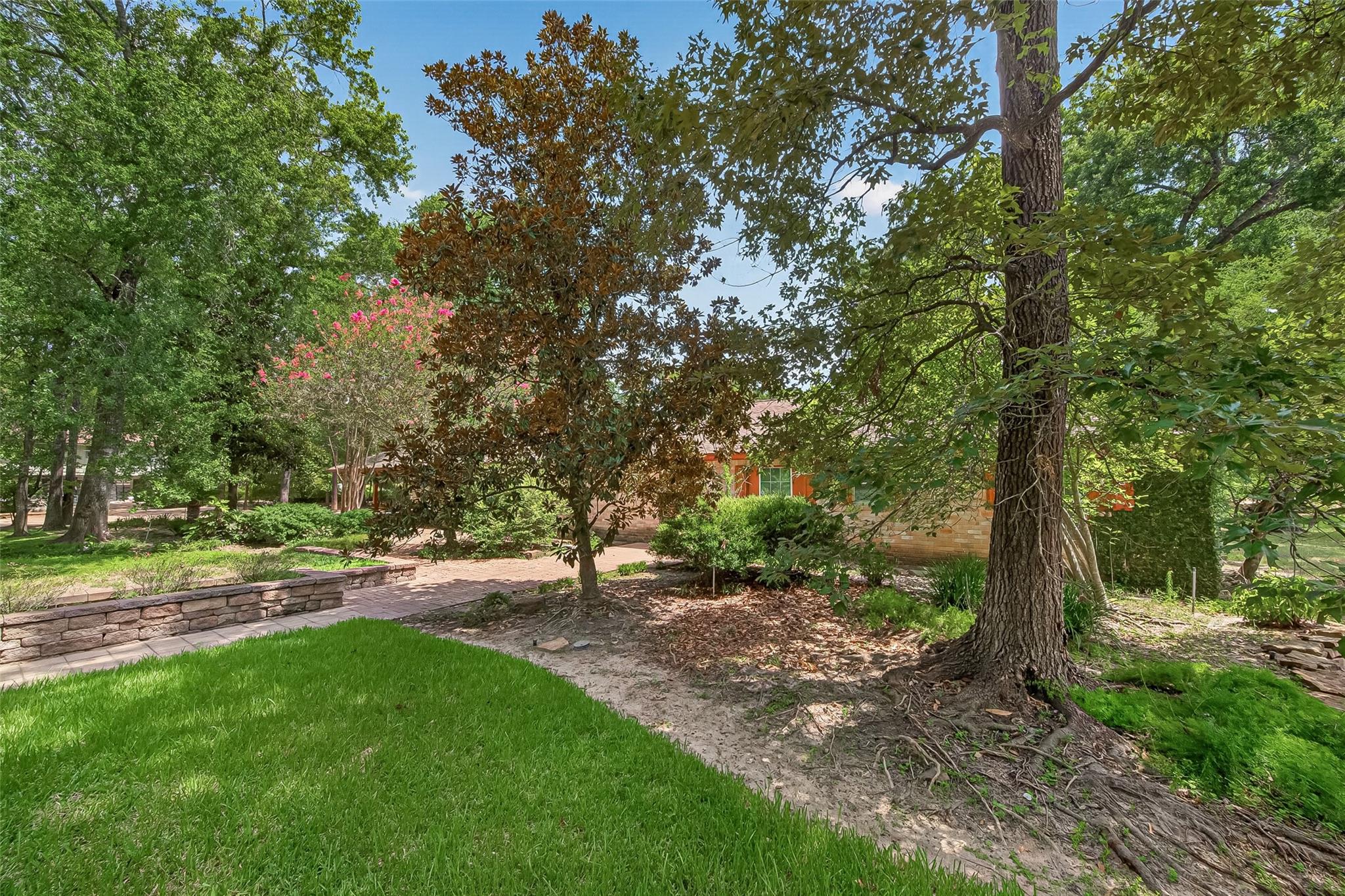 19002 Mirror Lake Drive