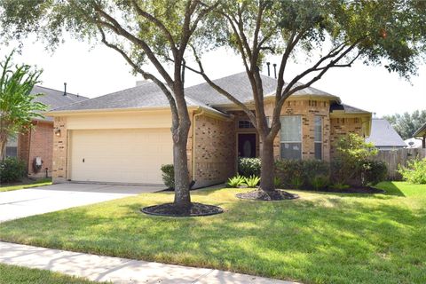 Photo of 12918 Meadow Springs Drive, Pearland, TX 77584 (MLS # 71961915)