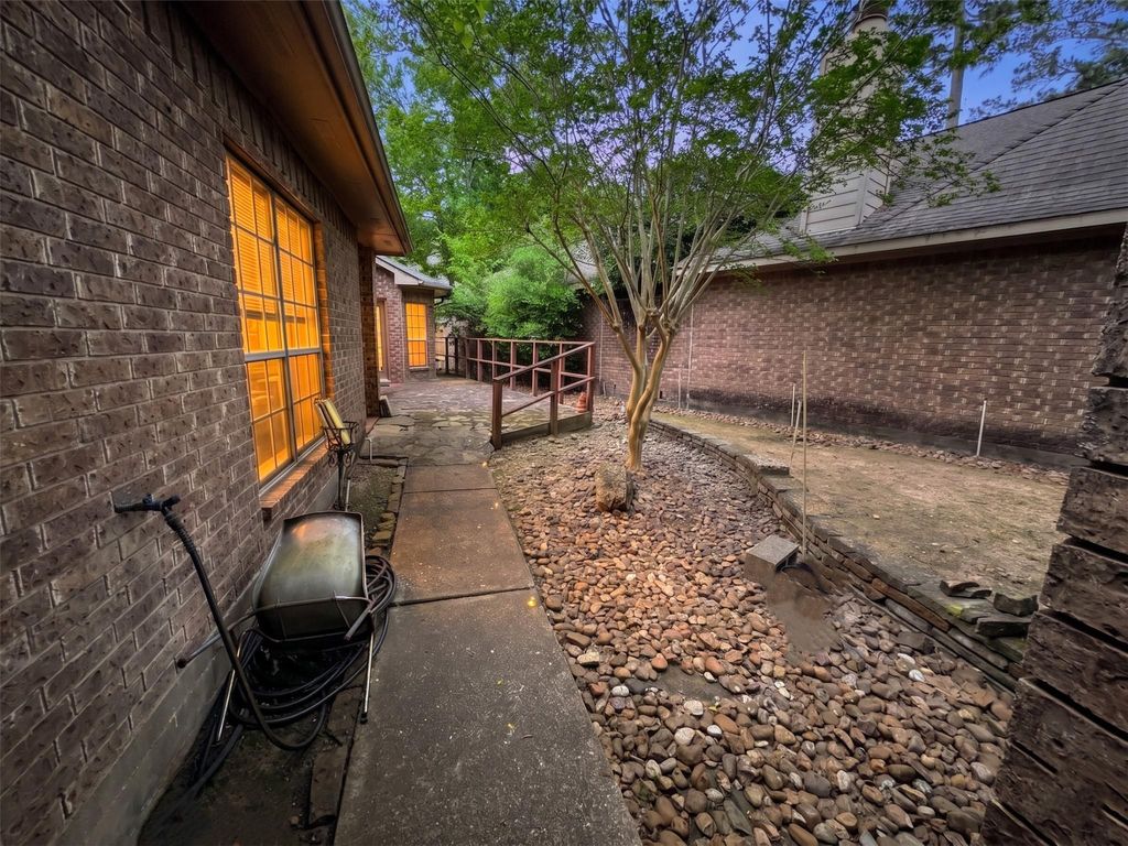 Photo of 4215 Valley Glade Drive, Houston, TX 77345 (MLS # 37341565)